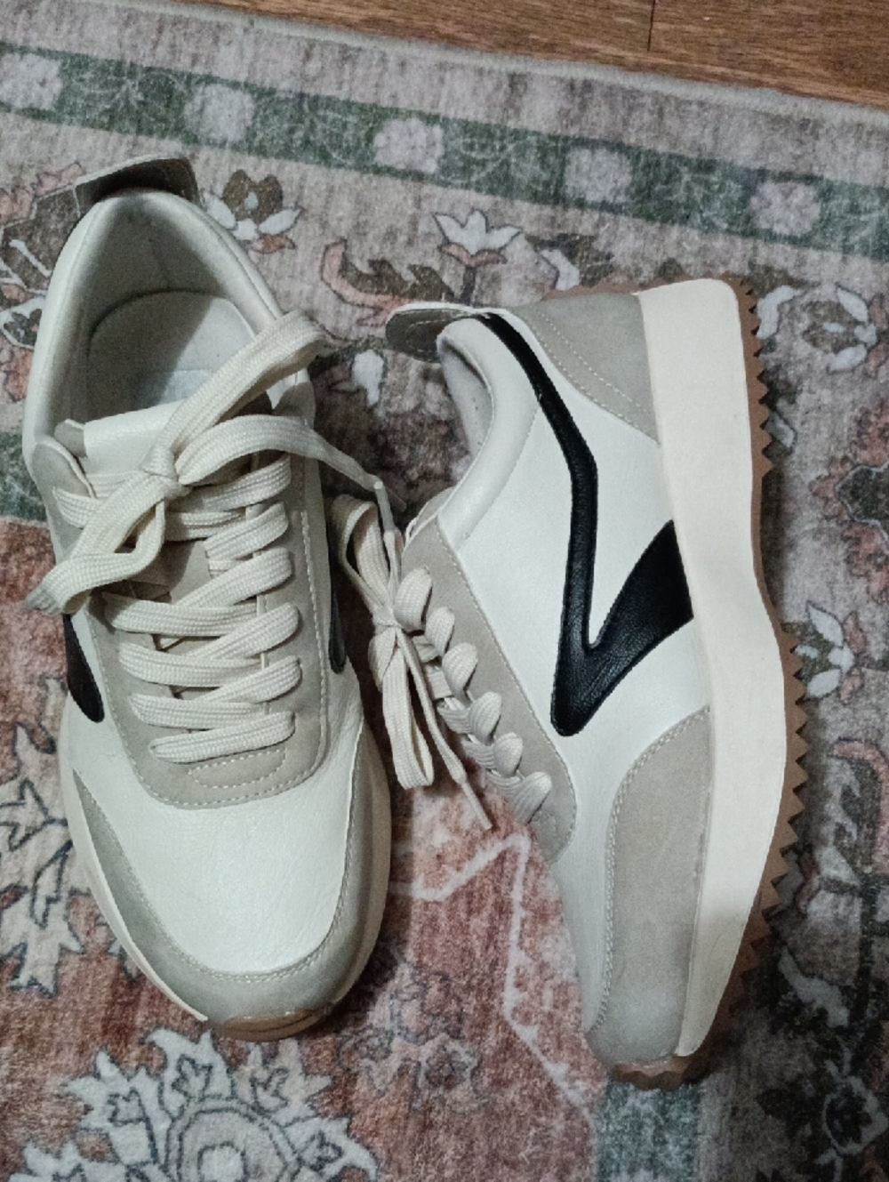 DV by Dolce Vita Bynx Beige White Sneakers with Black Accent